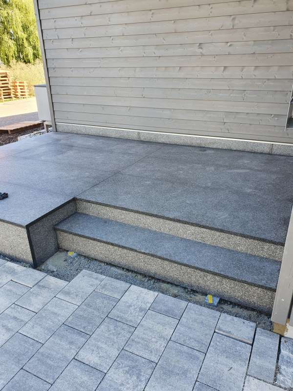 Bild: Terrassenabgang in Stein