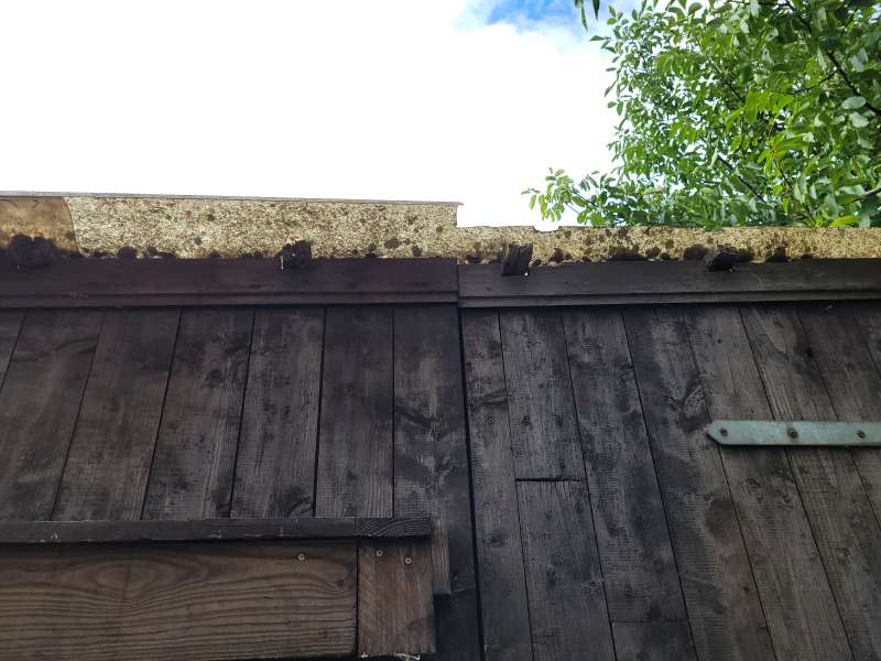 BAU.DE / BAU-Forum: 3. Bild zu Frage "Dachmaterial bestimmen: Mögliche Gefahren für Kinderzimmer? Analyse & Risikobewertung" im BAU-Forum "Baustoffe" BAU.DE / BAU-Forum: 3. Bild zu Frage "Dachmaterial bestimmen: Mögliche Gefahren für Kinderzimmer? Analyse & Risikobewertung" im BAU-Forum "Baustoffe"