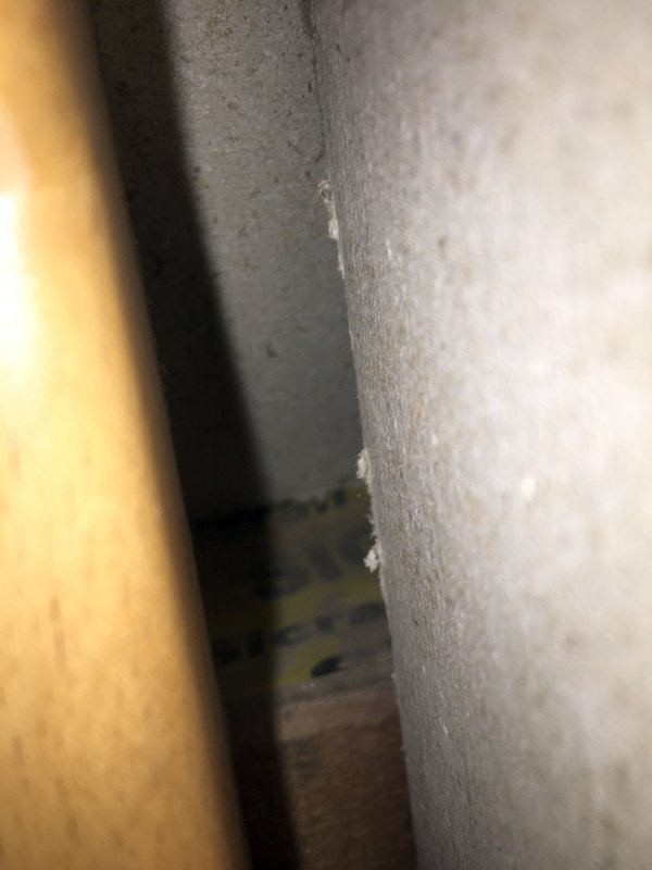 BAU.DE / BAU-Forum: 3. Bild zu Frage "Drempel undicht? Ursachen für Zugluft im Spitzboden finden & Dämmung prüfen" im BAU-Forum "Dach" BAU.DE / BAU-Forum: 3. Bild zu Frage "Drempel undicht? Ursachen für Zugluft im Spitzboden finden & Dämmung prüfen" im BAU-Forum "Dach"