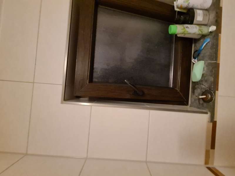 BAU.DE / BAU-Forum: 1. Bild zu Frage "Fenster lässt sich nicht schließen (Kippstellung): Ursachen, Lösungen & Kosten" im BAU-Forum "Fenster und Außentüren" BAU.DE / BAU-Forum: 1. Bild zu Frage "Fenster lässt sich nicht schließen (Kippstellung): Ursachen, Lösungen & Kosten" im BAU-Forum "Fenster und Außentüren"