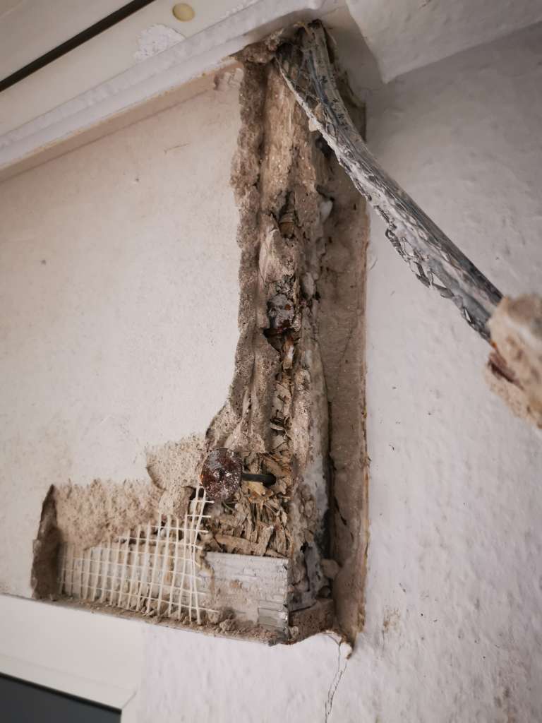 BAU-Forumsbeitrag: Eingeputzten Rollladenkasten öffnen: Wie geht das ohne Beschädigung? BAU-Forumsbeitrag: Eingeputzten Rollladenkasten öffnen: Wie geht das ohne Beschädigung?