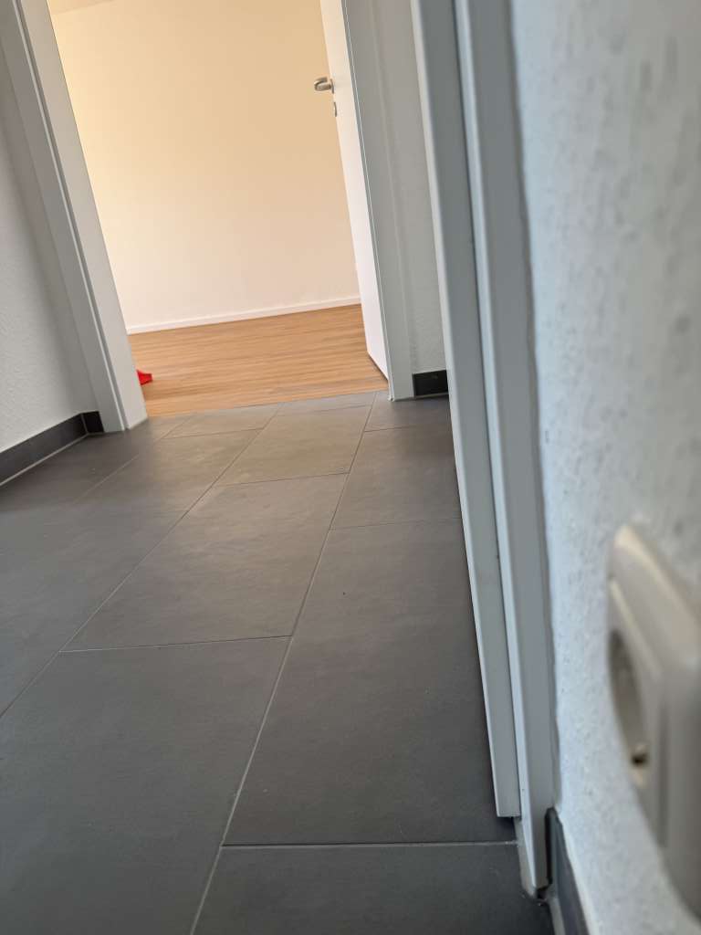 BAU-Forumsbeitrag: Türspalt Wohnungseingangstür oben 6 mm: Schallschutz-Problem & Reklamation beim Vermieter? BAU-Forumsbeitrag: Türspalt Wohnungseingangstür oben 6 mm: Schallschutz-Problem & Reklamation beim Vermieter?