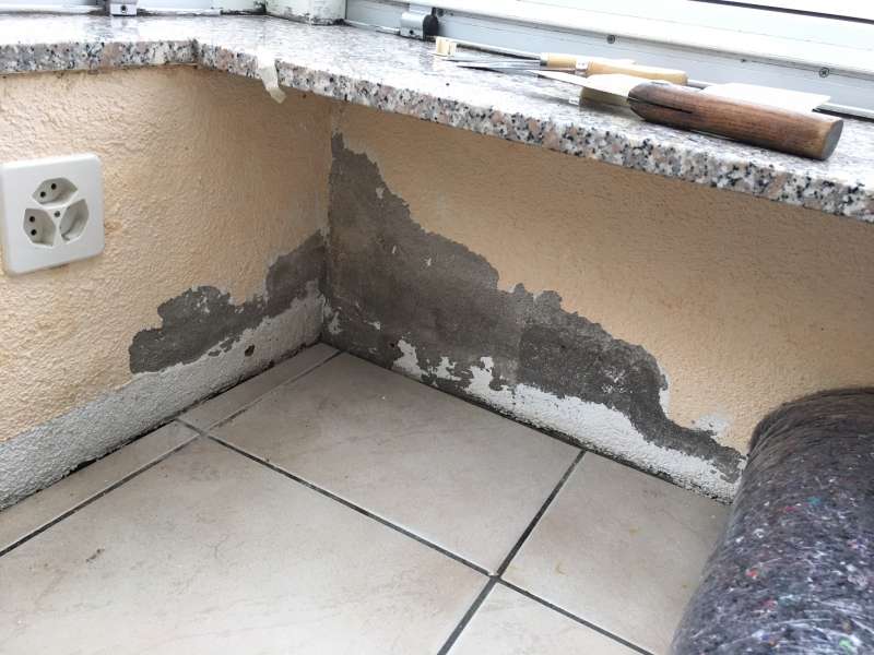 BAU.DE / BAU-Forum: 1. Bild zu Frage "Sandige Innenwand im Wintergarten: Sanierung, Grundierung & geeignete Putze?" im BAU-Forum "Innenwände" BAU.DE / BAU-Forum: 1. Bild zu Frage "Sandige Innenwand im Wintergarten: Sanierung, Grundierung & geeignete Putze?" im BAU-Forum "Innenwände"