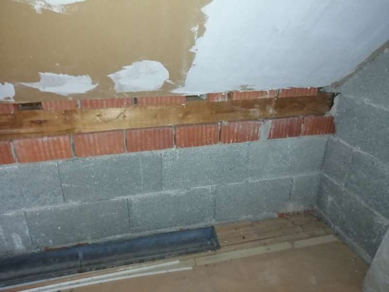 BAU.DE / BAU-Forum: 1. Bild zu Frage "Innenwand verputzen: Rezeptur, Untergrund, Vorbereitung & Materialbedarf?" im BAU-Forum "Innenwände" BAU.DE / BAU-Forum: 1. Bild zu Frage "Innenwand verputzen: Rezeptur, Untergrund, Vorbereitung & Materialbedarf?" im BAU-Forum "Innenwände"