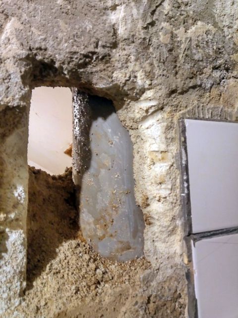 BAU.DE / BAU-Forum: 2. Bild zu Frage "Tragende Wand geschlitzt: Gefahr, Statik & Auswirkungen prüfen? Kosten für Sanierung?" im BAU-Forum "Innenwände" BAU.DE / BAU-Forum: 2. Bild zu Frage "Tragende Wand geschlitzt: Gefahr, Statik & Auswirkungen prüfen? Kosten für Sanierung?" im BAU-Forum "Innenwände"