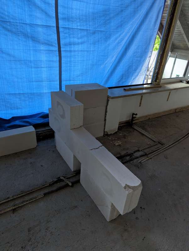 BAU.DE / BAU-Forum: 1. Bild zu Frage "Fragen zum Mauern mit Porenbeton - Herausforderungen beim Bau einer T-förmigen Mauer" im BAU-Forum "Innenwände" BAU.DE / BAU-Forum: 1. Bild zu Frage "Fragen zum Mauern mit Porenbeton - Herausforderungen beim Bau einer T-förmigen Mauer" im BAU-Forum "Innenwände"