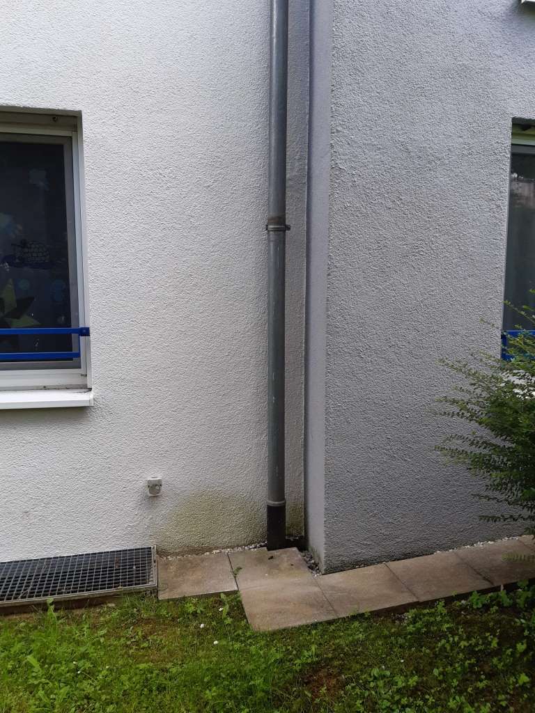 BAU.DE / BAU-Forum: 1. Bild zu Frage "Schimmel oder Salzausblühungen? Ursachen, Unterscheidung & Maßnahmen gegen Feuchtigkeit!" im BAU-Forum "Innenwände" BAU.DE / BAU-Forum: 1. Bild zu Frage "Schimmel oder Salzausblühungen? Ursachen, Unterscheidung & Maßnahmen gegen Feuchtigkeit!" im BAU-Forum "Innenwände"