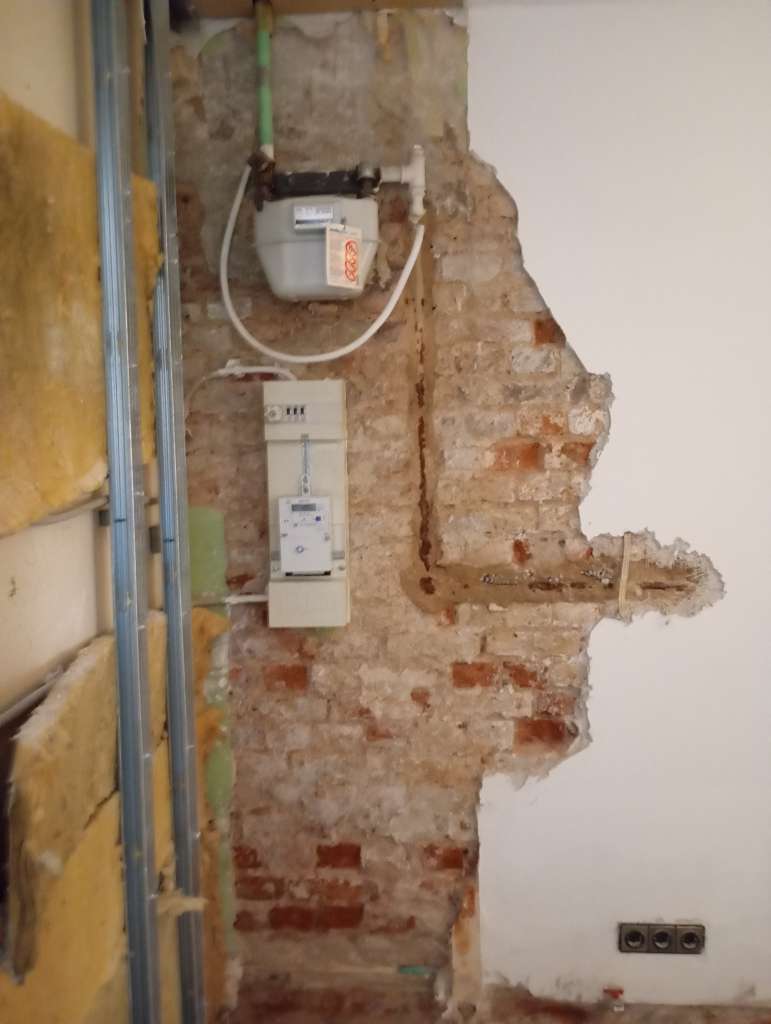 BAU.DE / BAU-Forum: 1. Bild zu Frage "Feuchtigkeit in der Wand: Ursachen finden & Schäden an Rohren erkennen?" im BAU-Forum "Innenwände" BAU.DE / BAU-Forum: 1. Bild zu Frage "Feuchtigkeit in der Wand: Ursachen finden & Schäden an Rohren erkennen?" im BAU-Forum "Innenwände"