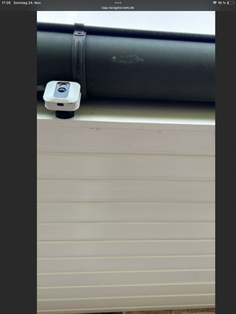 BAU.DE / BAU-Forum: 1. Bild zu Frage "Regenwasser-Schaden an Decke: Ursachen, Ortung & Sanierung bei Gaube?" im BAU-Forum "Innenwände" BAU.DE / BAU-Forum: 1. Bild zu Frage "Regenwasser-Schaden an Decke: Ursachen, Ortung & Sanierung bei Gaube?" im BAU-Forum "Innenwände"