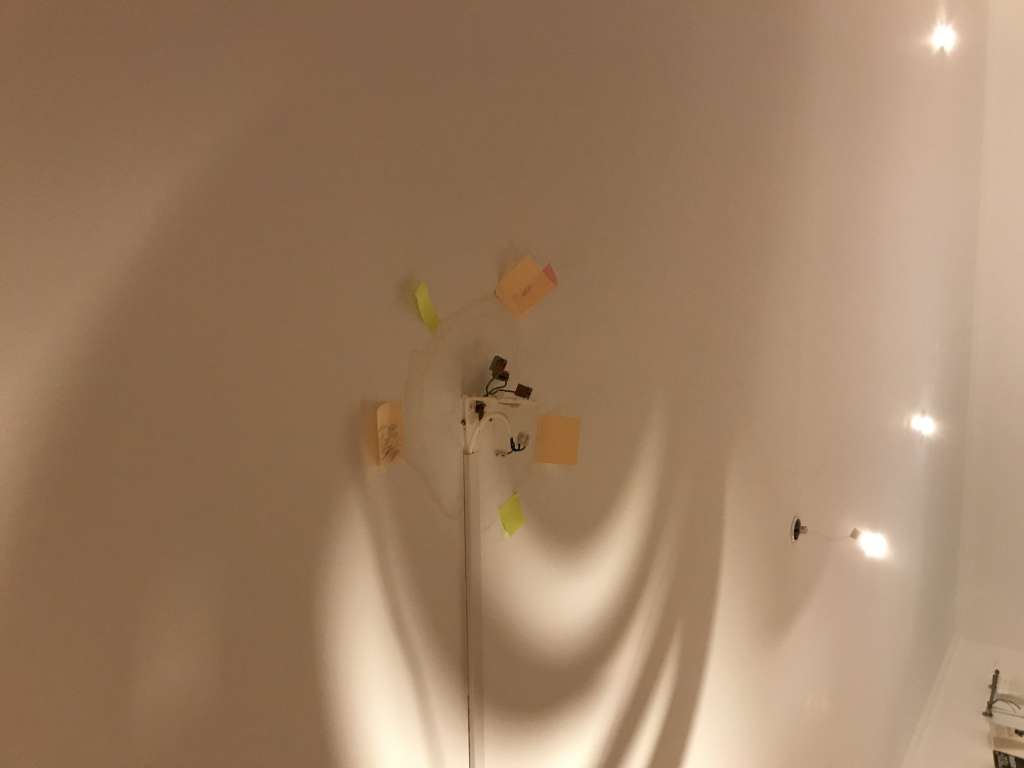 BAU.DE / BAU-Forum: 2. Bild zu Frage "Regenwasser-Schaden an Decke: Ursachen, Ortung & Sanierung bei Gaube?" im BAU-Forum "Innenwände" BAU.DE / BAU-Forum: 2. Bild zu Frage "Regenwasser-Schaden an Decke: Ursachen, Ortung & Sanierung bei Gaube?" im BAU-Forum "Innenwände"