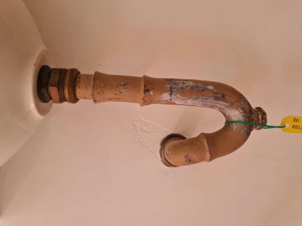 BAU.DE / BAU-Forum: 1. Bild zu Frage "Syphon Waschbecken erneuern: Welches Modell passt? Anleitung & Auswahlhilfe?" im BAU-Forum "Sanitär, Bad, Dusche, WC" BAU.DE / BAU-Forum: 1. Bild zu Frage "Syphon Waschbecken erneuern: Welches Modell passt? Anleitung & Auswahlhilfe?" im BAU-Forum "Sanitär, Bad, Dusche, WC"