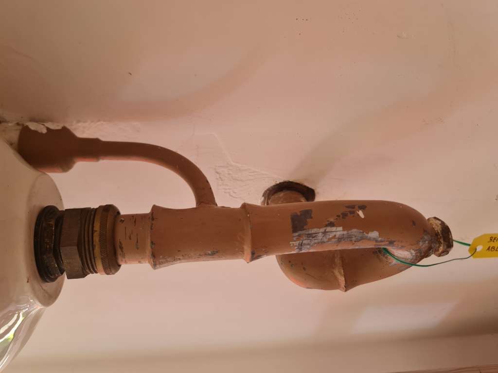 BAU.DE / BAU-Forum: 2. Bild zu Frage "Syphon Waschbecken erneuern: Welches Modell passt? Anleitung & Auswahlhilfe?" im BAU-Forum "Sanitär, Bad, Dusche, WC" BAU.DE / BAU-Forum: 2. Bild zu Frage "Syphon Waschbecken erneuern: Welches Modell passt? Anleitung & Auswahlhilfe?" im BAU-Forum "Sanitär, Bad, Dusche, WC"