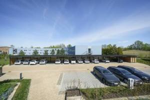 Photovoltaik Parkplatzüberdachungen: Nachhaltige Architektur für die urbane Energiewende Photovoltaik Parkplatzüberdachungen: Nachhaltige Architektur für die urbane Energiewende