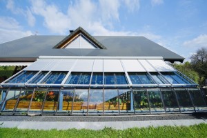 Wintergarten-Rollladen: Effektiver Hitzeschutz und Energieeffizienz zu jeder Jahreszeit Wintergarten-Rollladen: Effektiver Hitzeschutz und Energieeffizienz zu jeder Jahreszeit