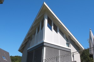 Schrägrollladen: Die smarte Lösung für Fenster mit Winkel Schrägrollladen: Die smarte Lösung für Fenster mit Winkel