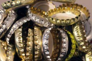 Eine Abdichtung ist ein Material oder eine Technik, die eingesetzt wird, um das Eindringen von Feuchtigkeit, Luft, Schmutz, Lärm oder anderen unerwünschten Elementen in einen Raum oder ein System zu verhindern. Eine Abdichtung ist ein Material oder eine Technik, die eingesetzt wird, um das Eindringen von Feuchtigkeit, Luft, Schmutz, Lärm oder anderen unerwünschten Elementen in einen Raum oder ein System zu verhindern.