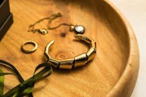 Waschtischunterschränke - schwebend und leicht - Bild: LUM3N auf Unsplash Waschtischunterschränke - schwebend und leicht - Bild: LUM3N auf Unsplash