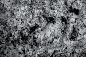 Asbest ist ein mineralischer Faserstoff, der aufgrund seiner hitzebeständigen und isolierenden Eigenschaften in der Vergangenheit häufig in der Bau- und Industriebranche verwendet wurde. Asbest ist ein mineralischer Faserstoff, der aufgrund seiner hitzebeständigen und isolierenden Eigenschaften in der Vergangenheit häufig in der Bau- und Industriebranche verwendet wurde.