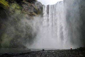 Ein Feuchteschaden ist ein Schaden an einem Gebäude, der durch Feuchtigkeit oder Wasser verursacht wurde. Ein Feuchteschaden ist ein Schaden an einem Gebäude, der durch Feuchtigkeit oder Wasser verursacht wurde.
