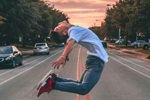 Abstand ist die räumliche oder zeitliche Distanz zwischen zwei Punkten, Objekten oder Ereignissen. Abstand ist die räumliche oder zeitliche Distanz zwischen zwei Punkten, Objekten oder Ereignissen.