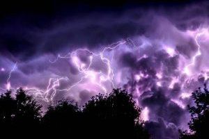Unwetter sind extreme meteorologische Bedingungen, die starke Winde, heftige Regenfälle, Gewitter, Hagel oder sogar Tornados umfassen können. Unwetter sind extreme meteorologische Bedingungen, die starke Winde, heftige Regenfälle, Gewitter, Hagel oder sogar Tornados umfassen können.