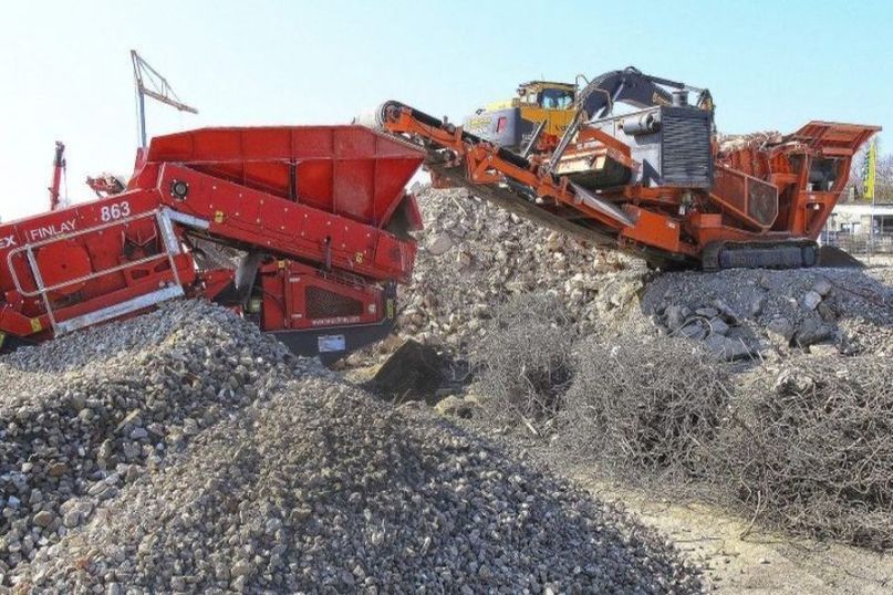 Containerdienst: Fehlen Container oder kommen Baustoffe nicht rechtzeitig, entstehen auf der Baustelle Stillstände