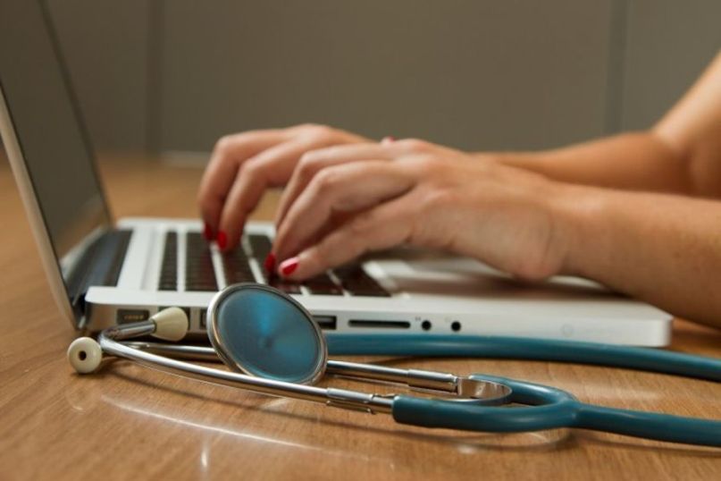 Telemedizinische Anwendungen - Fern&uuml;berwachung und Online-Konsultationen f&uuml;r eine zug&auml;ngliche Gesundheitsversorgung